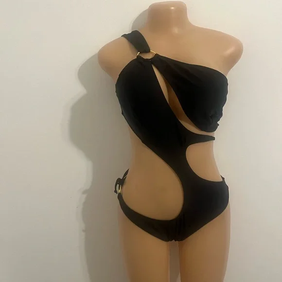 One-Shoulder Black Swimsuit - Picture 2 of 5